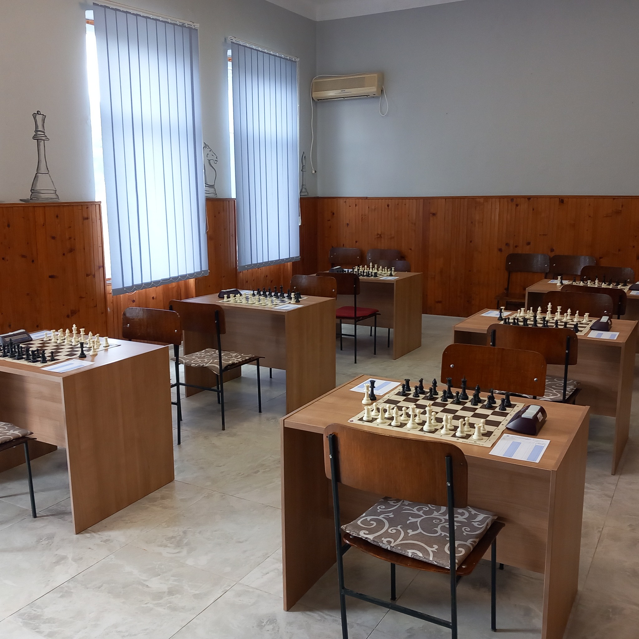 photo of chess players