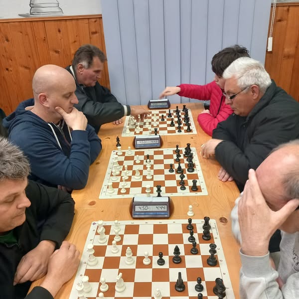 photo of chess players