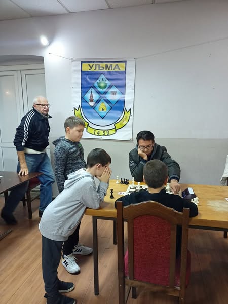 photo of chess players